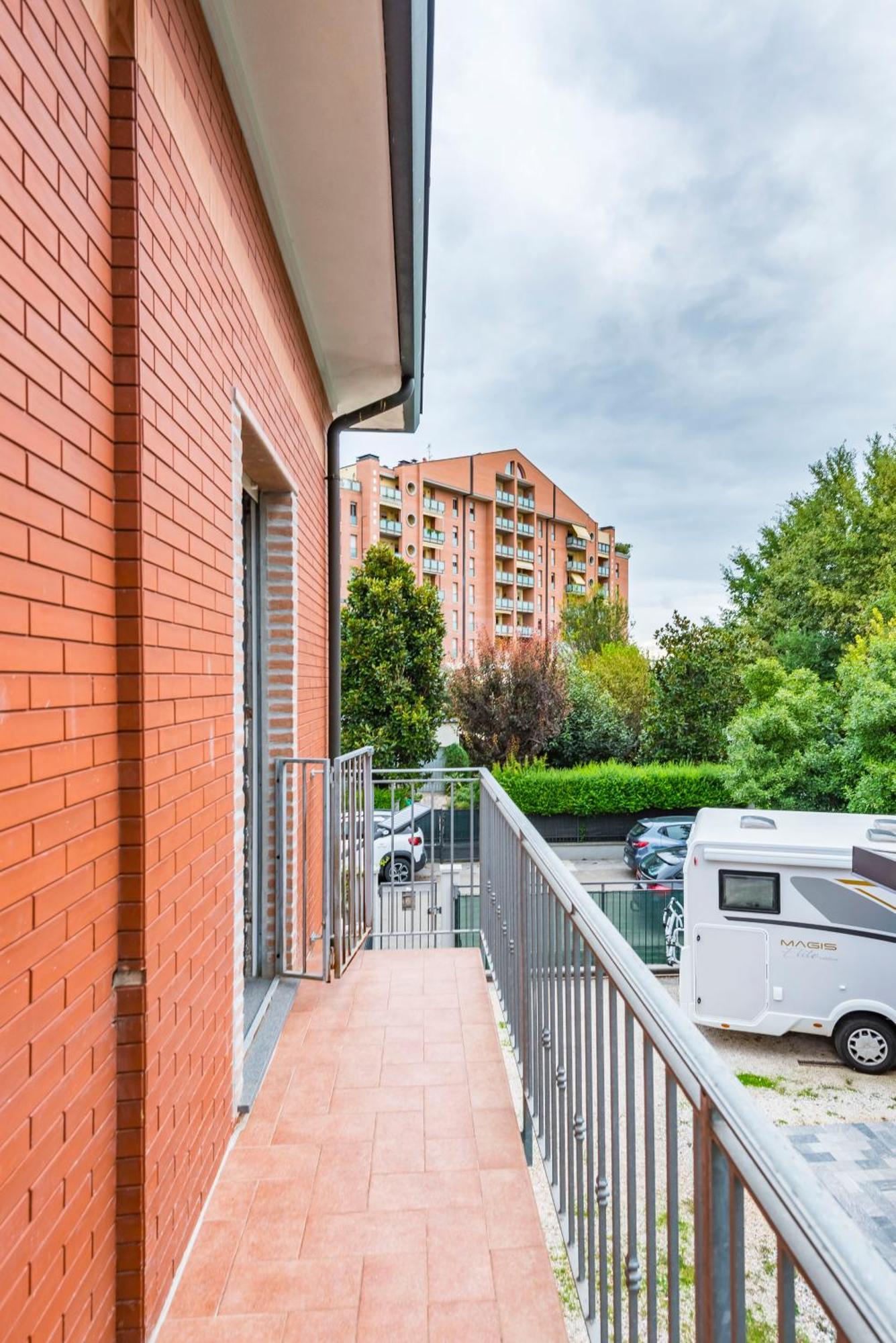 Stile E Comfort In Citta Con Wi-Fi Κάρπι Εξωτερικό φωτογραφία